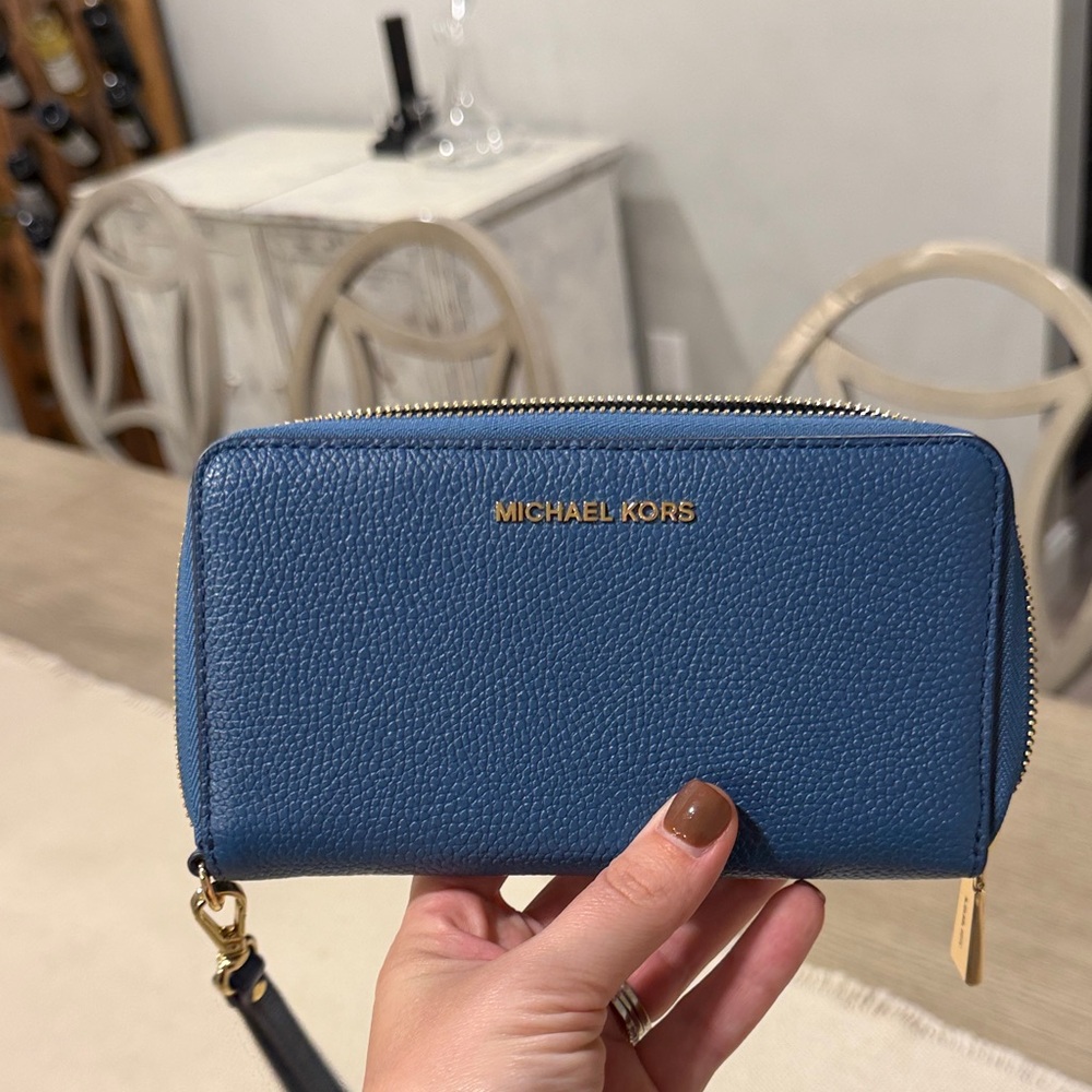 Michael Kors Jet Set Travel Continental Wristlet Wallet - Picture 4 of 4